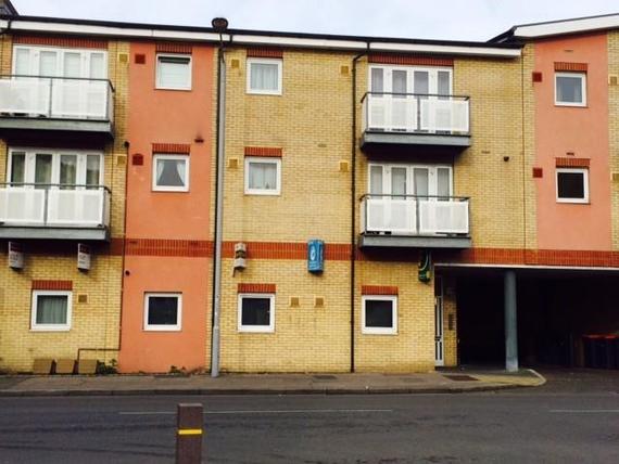 1 bedroom Flat for s...